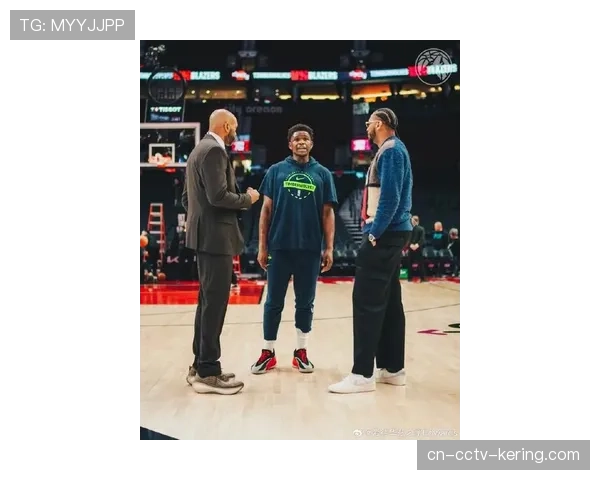 场边花絮：森林狼对阵鹈鹕比赛中，现场摄像机捕捉到安东尼·爱德华兹与蔡恩·威廉森互相调侃瞬间